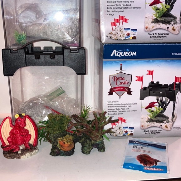 Two‎ Aqueon Betta Castle Aquarium Kits - Picture 1 of 14